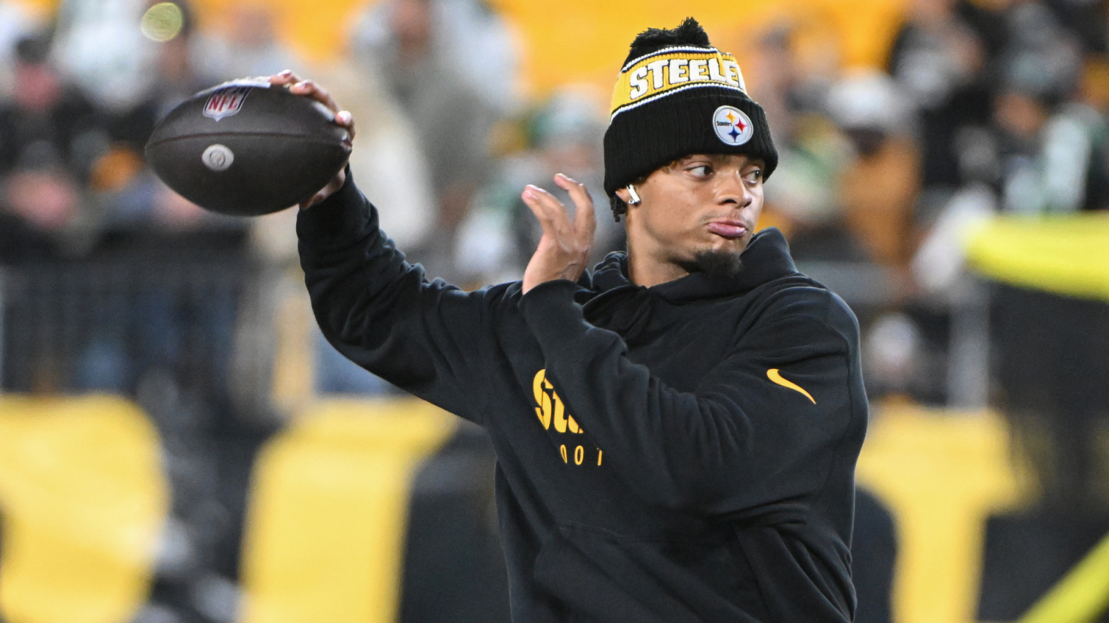 https://www.yardbarker.com/media/0/2/020a200e28dab073c3d8251b6d83fb56289e391b/thumb_16x9/stats-show-fields-upgrade-over-rodgers-jets.jpg?v=1