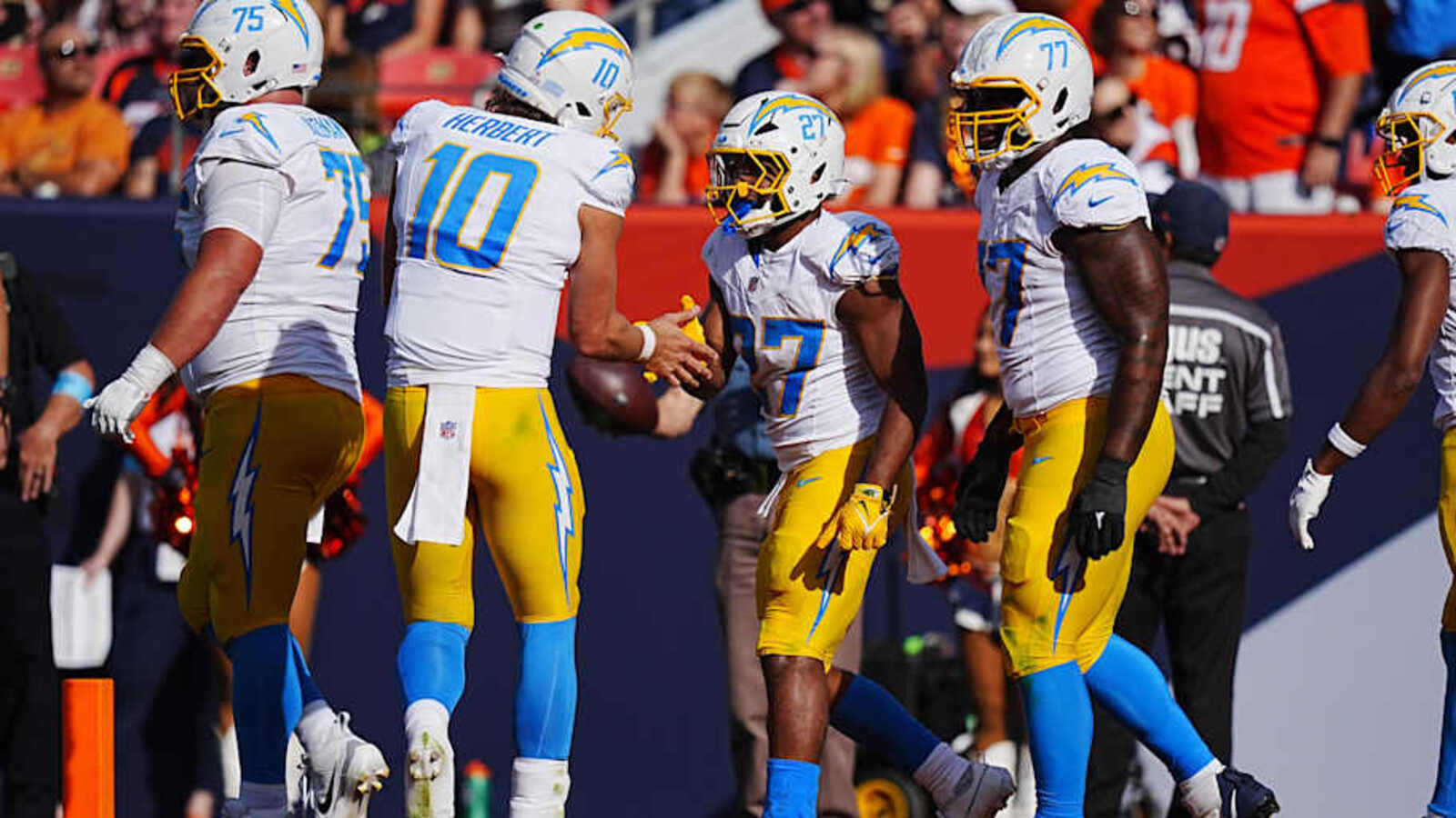 Chargers NFL trade deadline idea upgrades Justin Herbert's offense