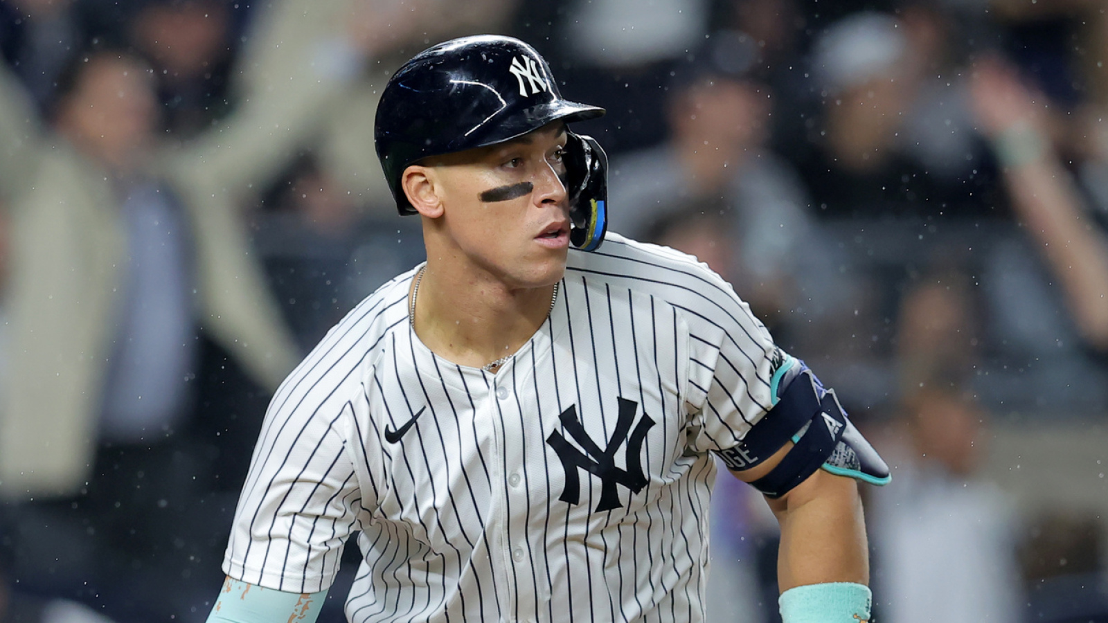 https://www.yardbarker.com/media/0/2/022de6b83374259a9887bf95de0f50c96f0d55a3/thumb_16x9/2025-mlb-season-joins-rare-company-amid-power.jpg?v=1
