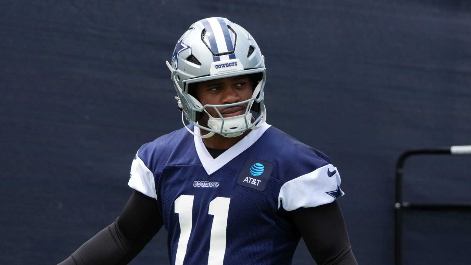 https://www.yardbarker.com/media/0/2/02978fd911ab15713c3632293a91af99bb953cc0/thumb_16x9/two-big-reasons-seahawks-trade-micah-parsons.jpg?v=1
