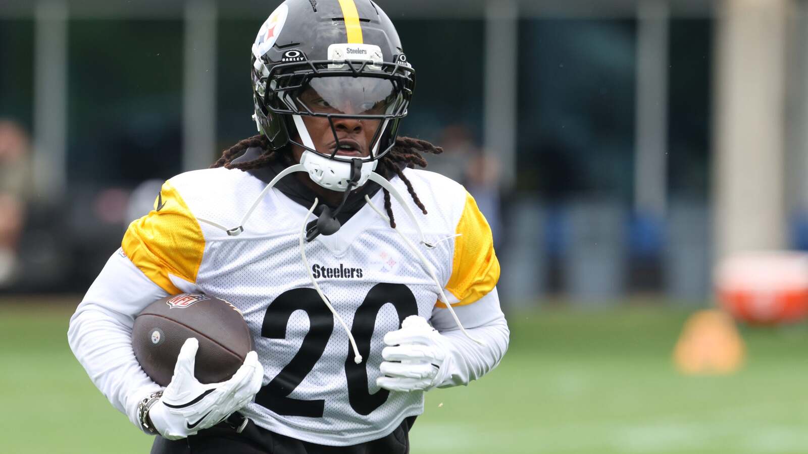 Steelers RB Kaleb Johnson just proved he won't be leaving Pittsburgh without a fight following major offseason transformation