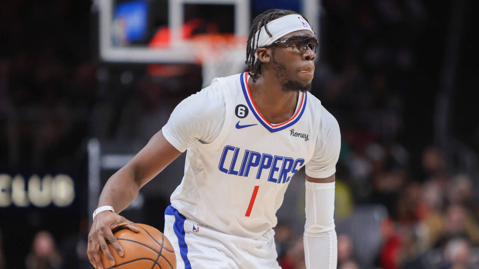 Clippers re-sign guard Reggie Jackson