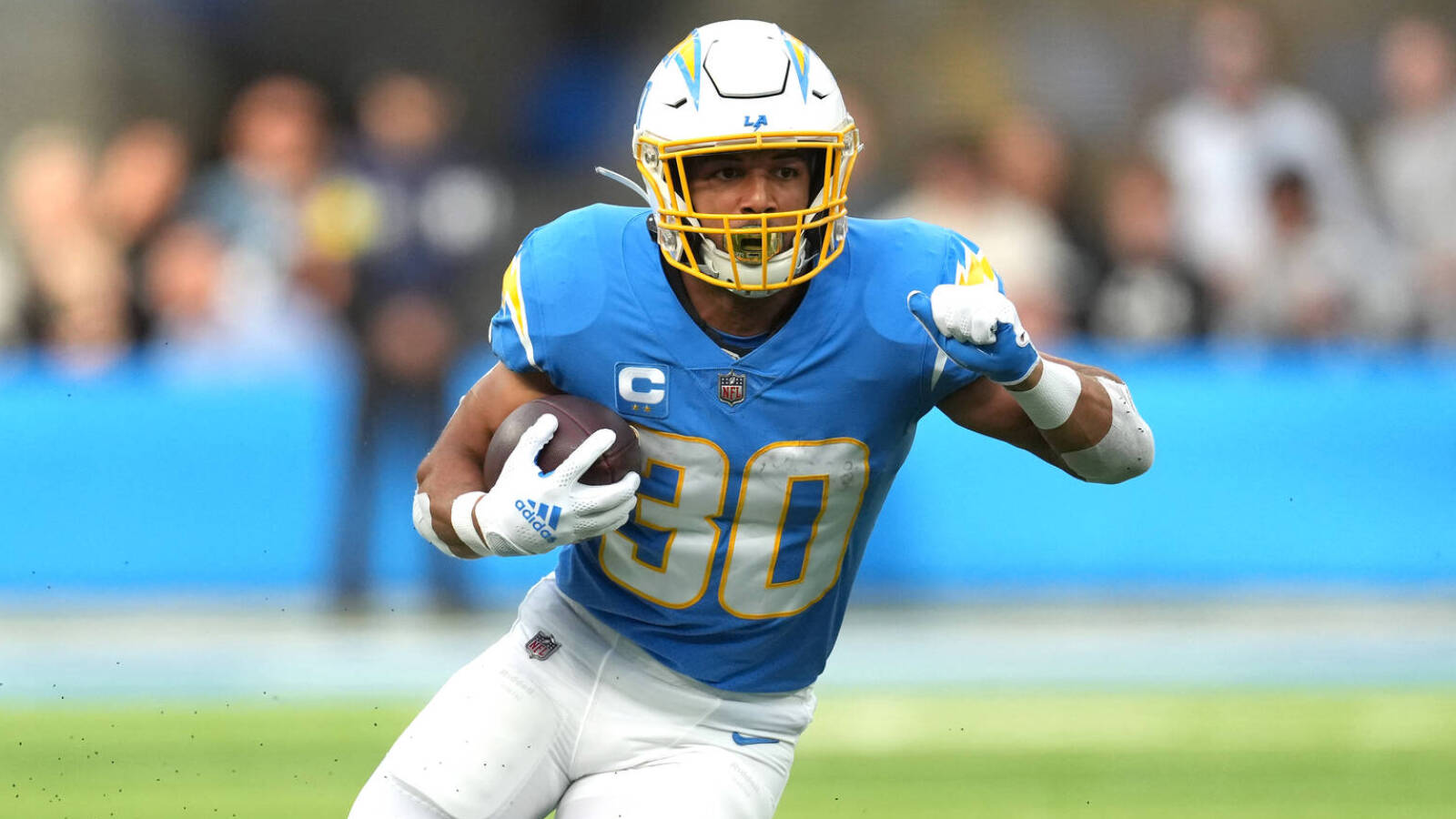 Chargers star RB lays out worst-case scenario for 2023 | Yardbarker