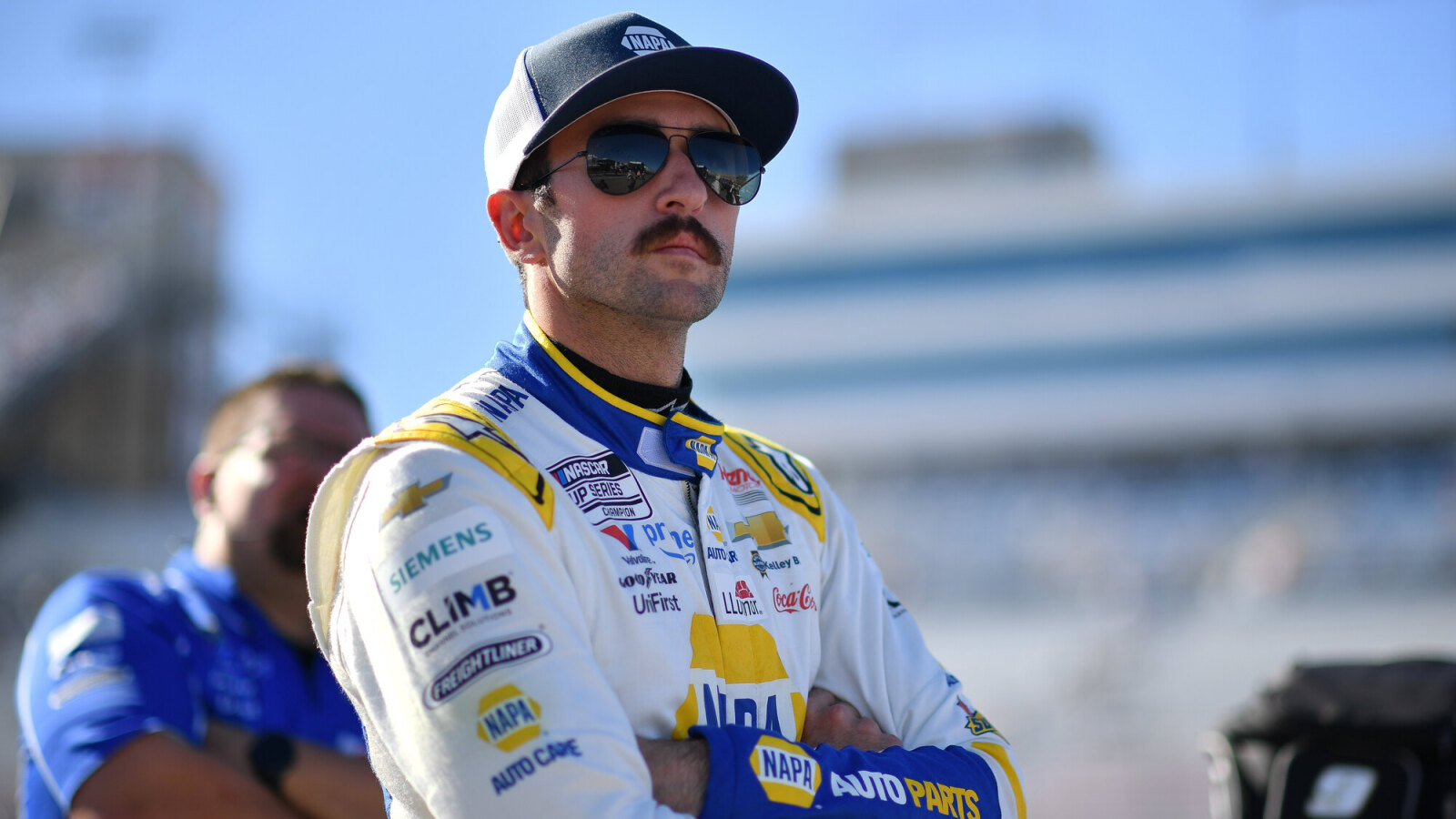 https://www.yardbarker.com/media/0/3/03584659baa4c1a80ba0d1924dde8eae0cd6f12d/thumb_16x9/chase-elliotts-nascar-title-hopes-big-hit.jpg?v=1