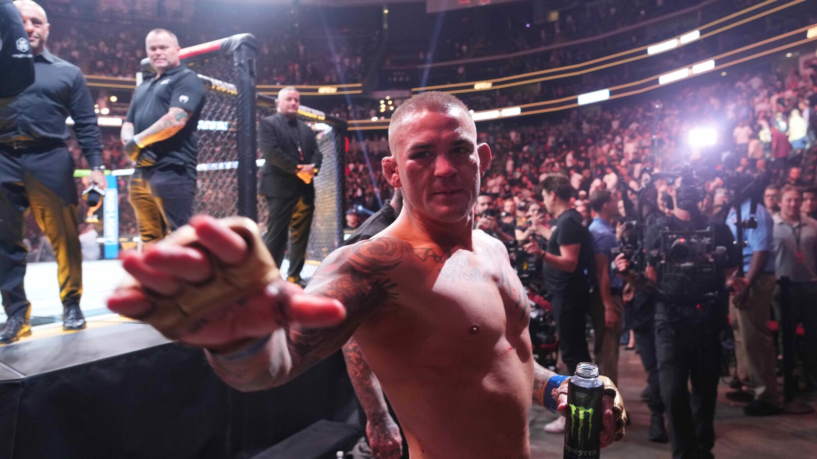 Dustin Poirier asks for help after arrest footage surfaces | Yardbarker