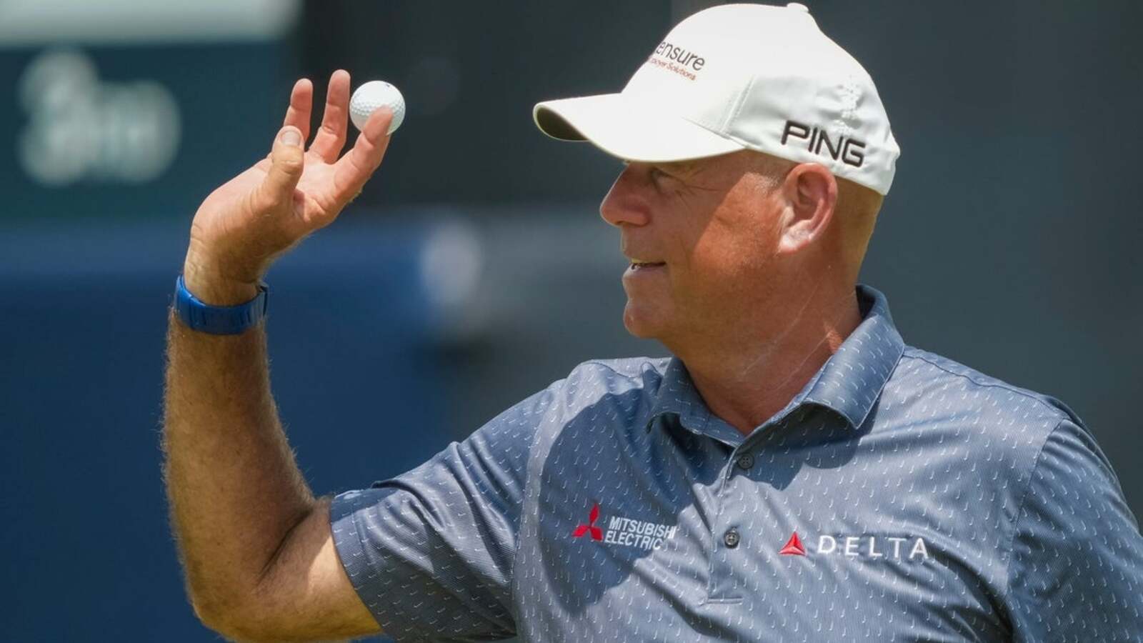 Stewart Cink Joins Three-Way Tie for Lead at Portugal Invitational