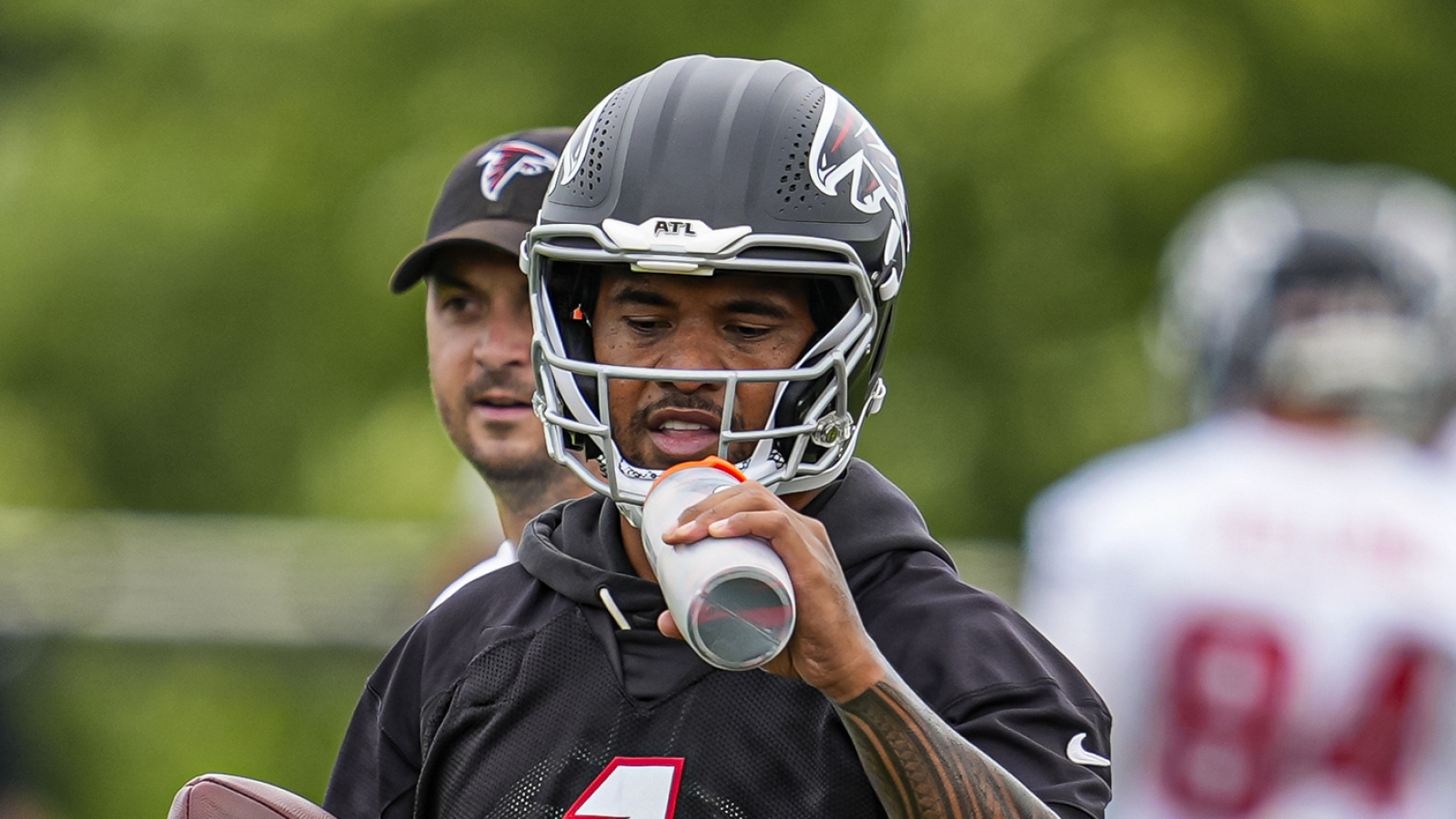 https://www.yardbarker.com/media/0/3/037c17b16252afe1a67937b0fe8a9f2df3d24fc1/thumb_16x9/michael-penix-update-puts-tua-tagovailoa-drivers.jpg?v=1
