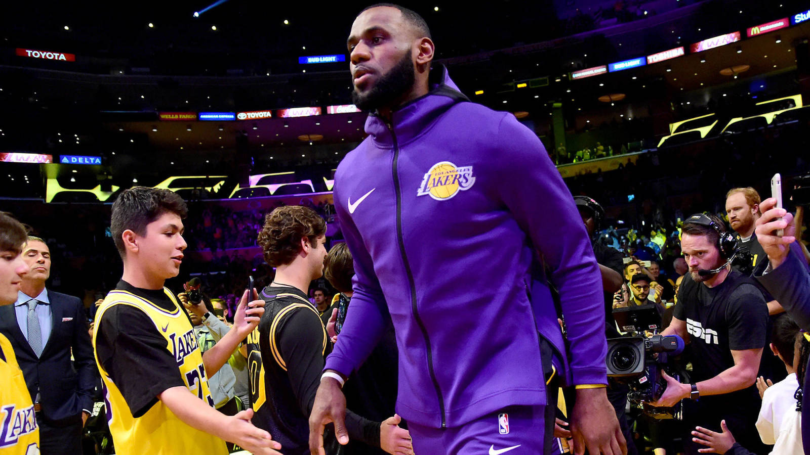Watch Lebron James Introduced In First Home Game With Lakers Yardbarker