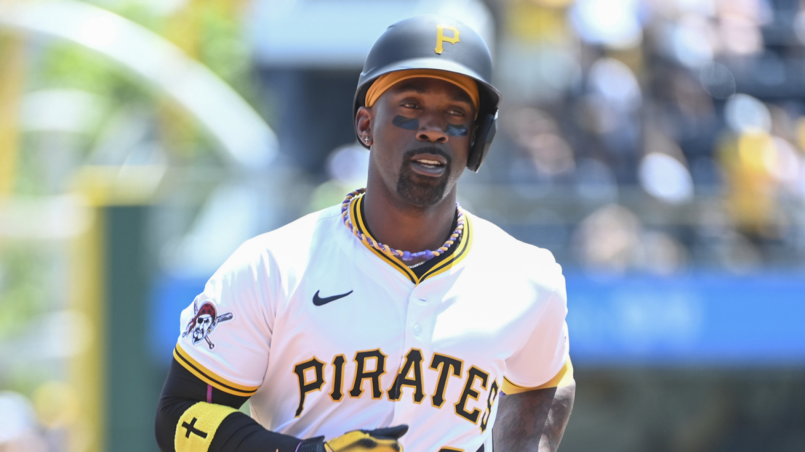 https://www.yardbarker.com/media/0/3/03d749545b261e0f6efb3f2979624c780b9ed62d/thumb_16x9/andrew-mccutchen-claims-mlbs-baseballs-different.jpg?v=1