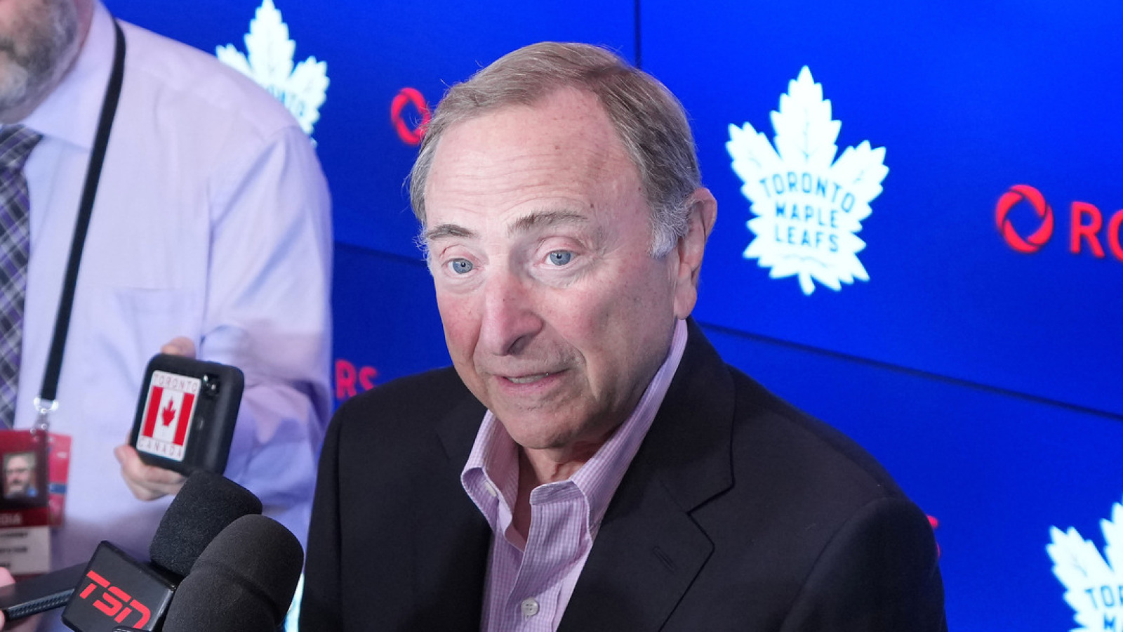 https://www.yardbarker.com/media/0/3/03e78ac00cf7abf61cc04c11d601e1b717eb4af3/thumb_16x9/gary-bettman-major-concern-ahead-2026-winter.jpg?v=1