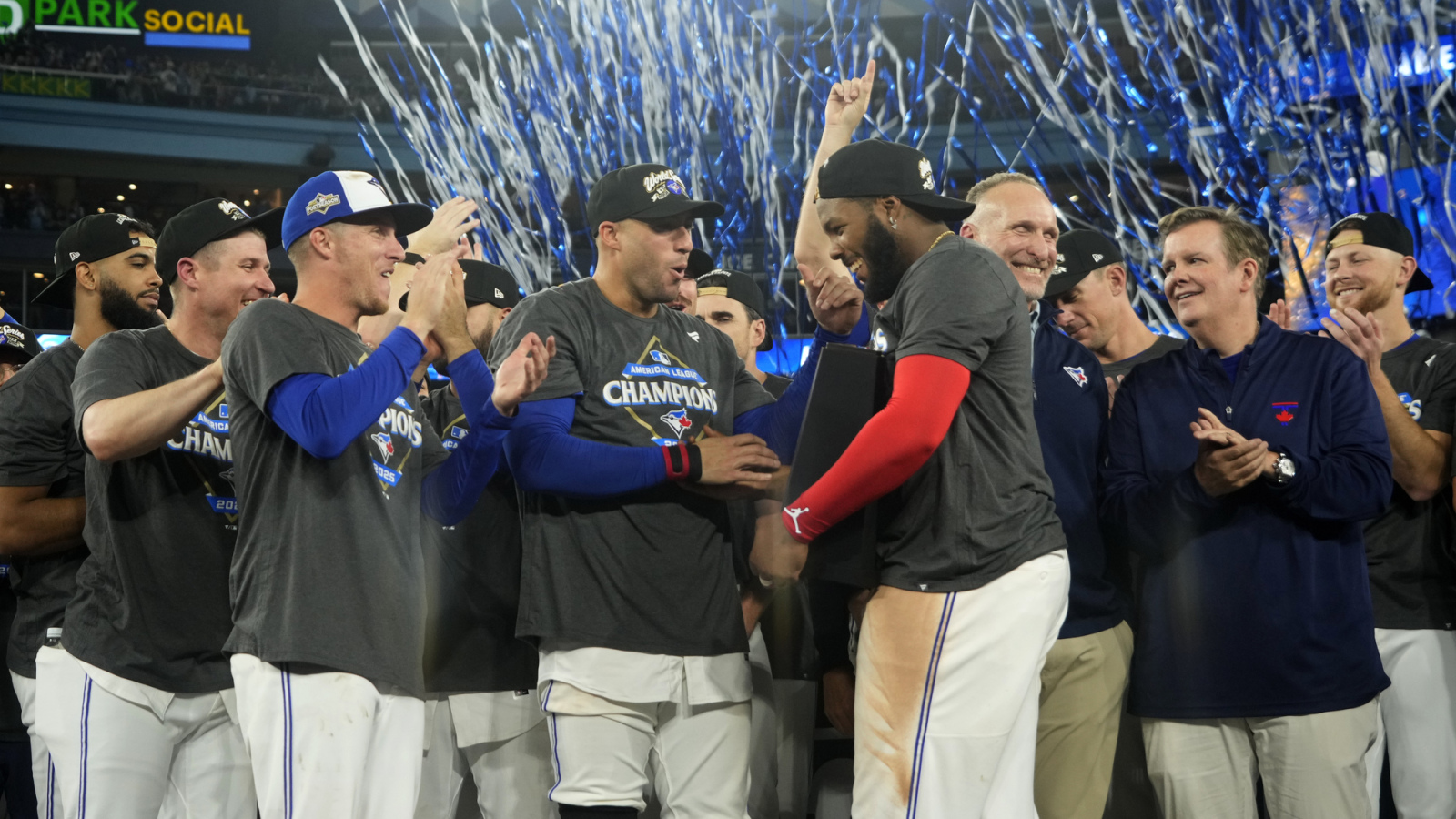 https://www.yardbarker.com/media/0/4/0425ddf4c48ff0d085462f9e74e5ac2c9c486d76/thumb_16x9/mlb-playoff-takeaways-blue-jays-win-first-al.jpg?v=1