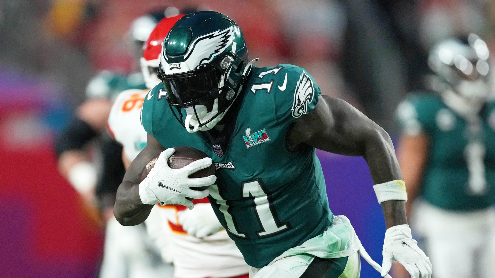 Eagles WR AJ Brown reveals what led to fallout with Titans Yardbarker