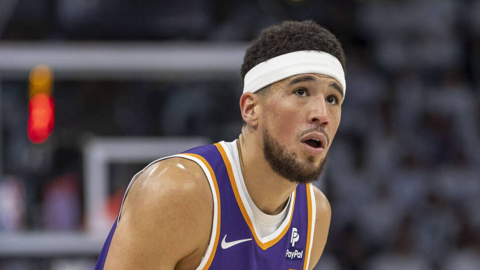 Watch: Suns' Booker, T-wolves' McDaniels get into it | Yardbarker