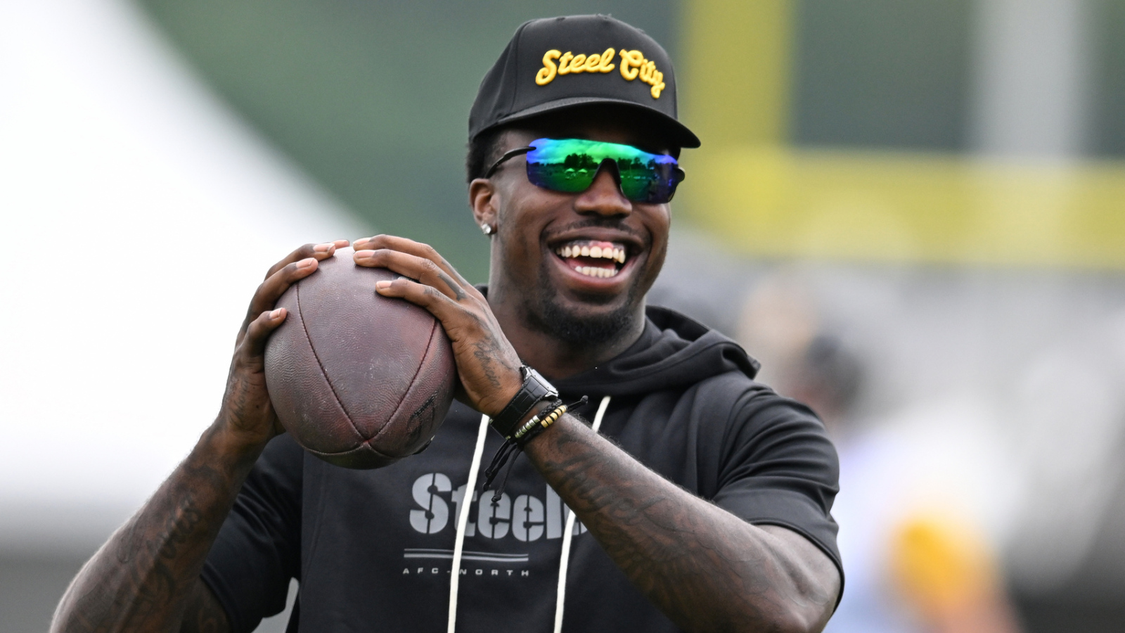 https://www.yardbarker.com/media/0/4/04f1988147d5a94600b2e12dde285f34ec4ebf29/thumb_16x9/final-straw-steelers-before-agreeing-trade-porter.jpg?v=1