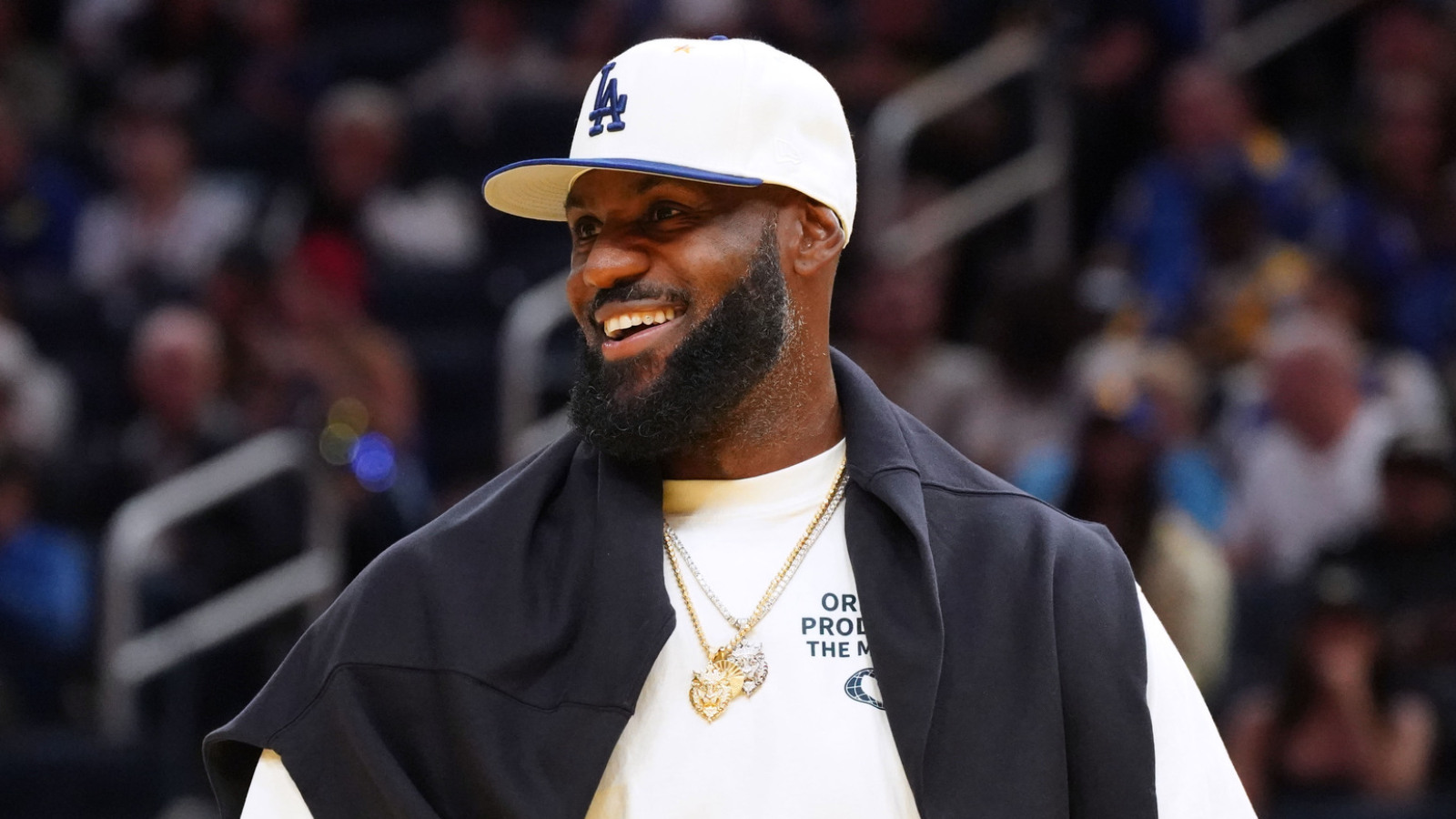 https://www.yardbarker.com/media/0/5/0525a8ba8f87ea265ea553df42c09043c4cb5a8e/thumb_16x9/barkley-speaks-on-lebron-missing-lakers-preseason.jpg?v=1