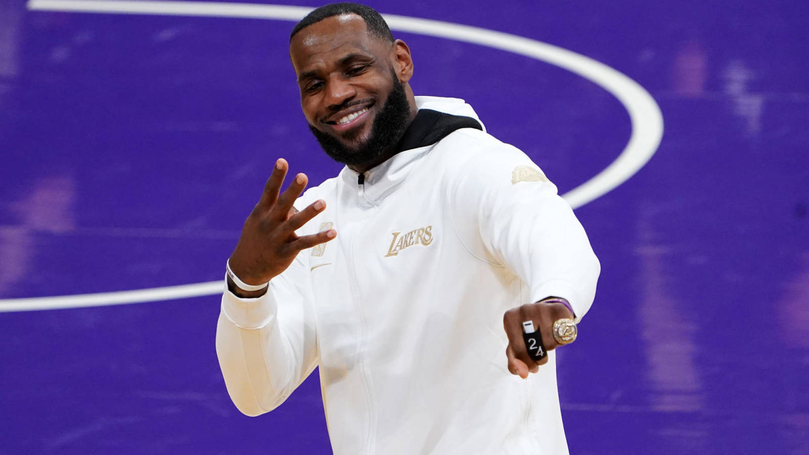 LeBron honors Kobe after receiving title ring - Vimarsana News