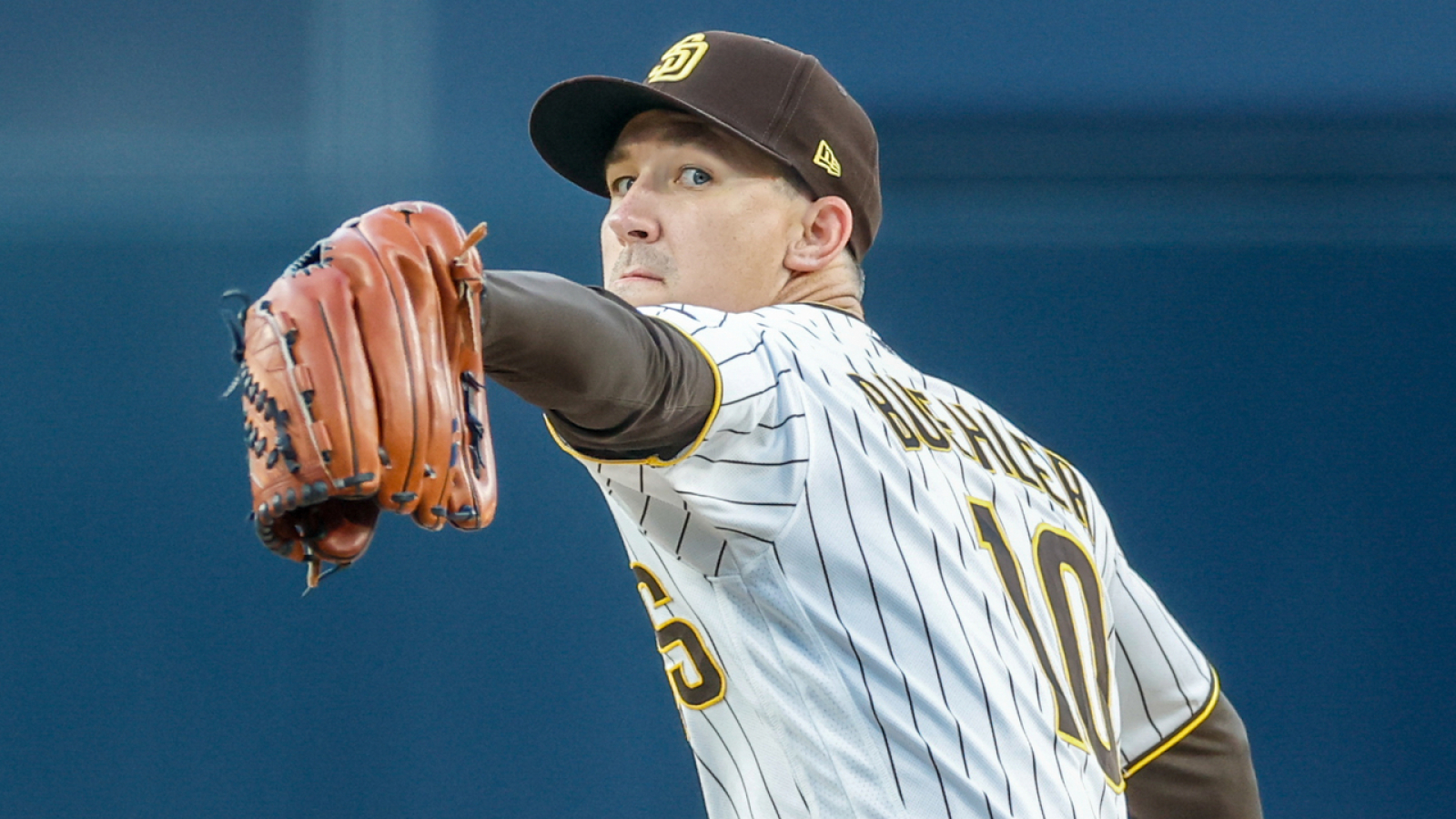 https://www.yardbarker.com/media/0/5/058833f29eb40be53d2016f3521516e917c3c955/thumb_16x9/walker-buehler-finding-his-groove-padres-rough.jpg?v=1