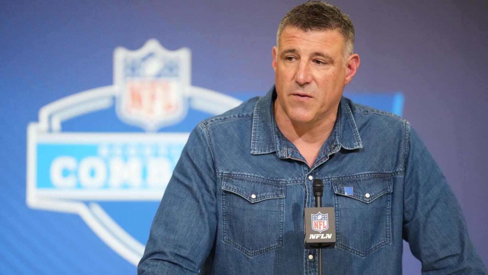 Patriots coach Mike Vrabel chides own decisions in addressing Russini fallout