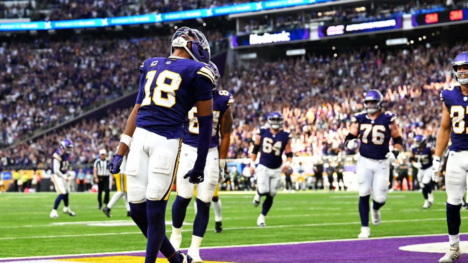 Vikings Secure Dramatic Win Against Packers, Setting Tone for Season