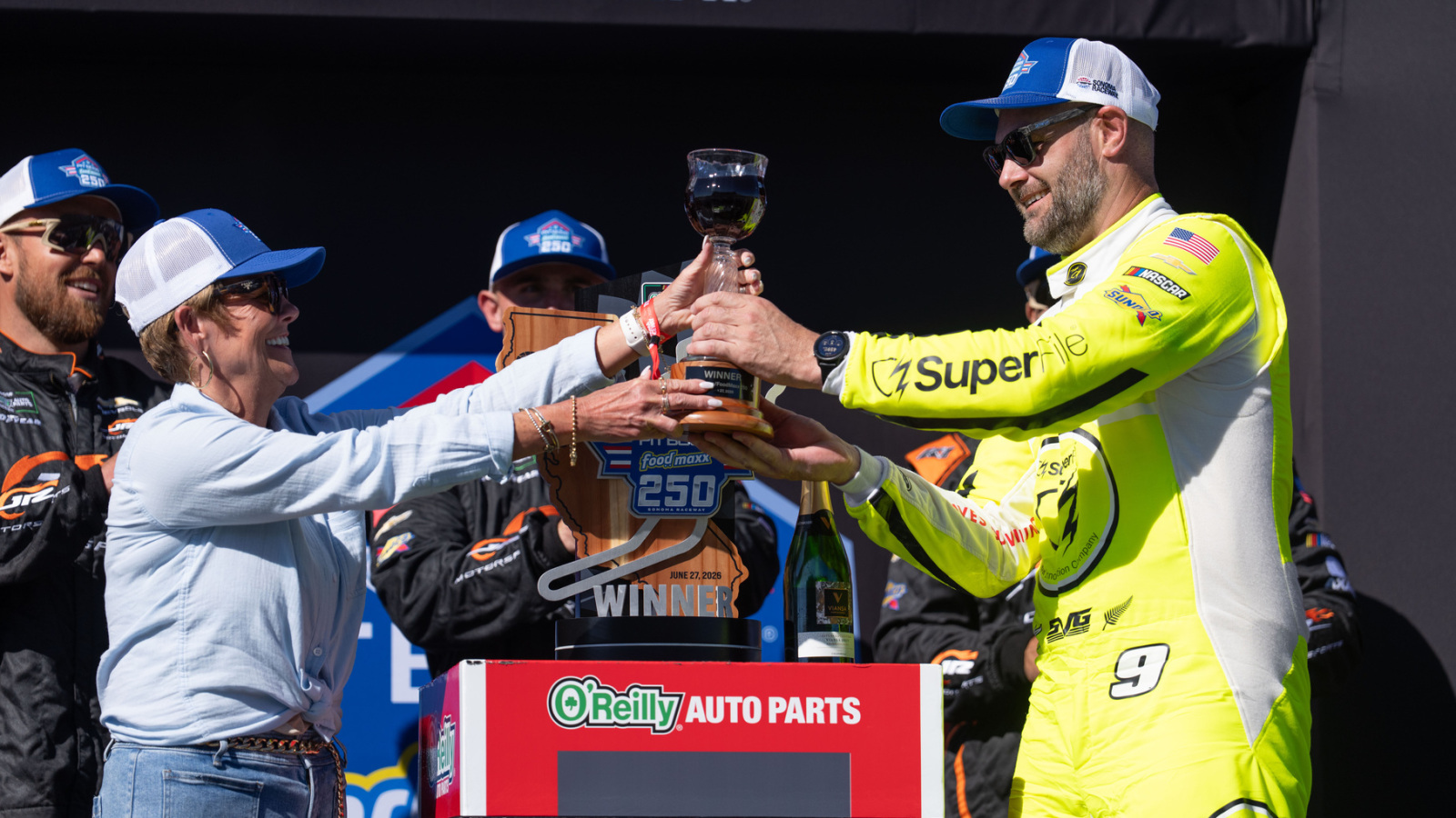 https://www.yardbarker.com/media/0/5/05b0895db7ce90fcba1a135204ee94e61ca38427/thumb_16x9/shane-van-gisbergens-oreilly-win-sonoma-case-pace.jpg?v=1