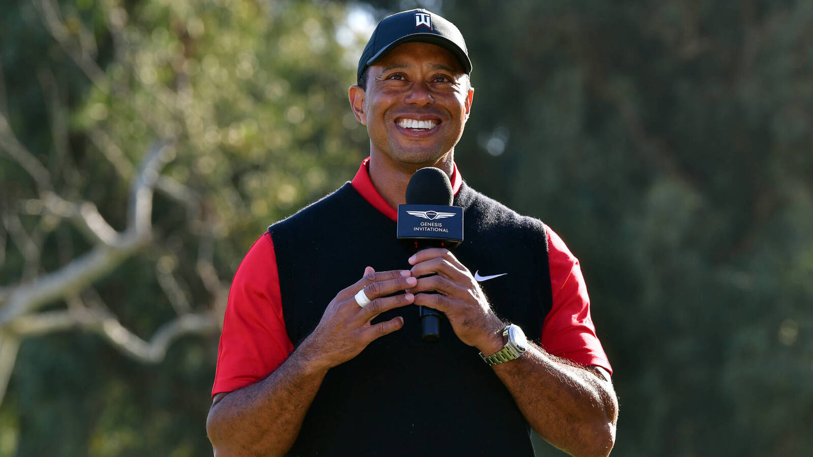 Star NFL QB 'starstruck' by meeting Tiger Woods Yardbarker
