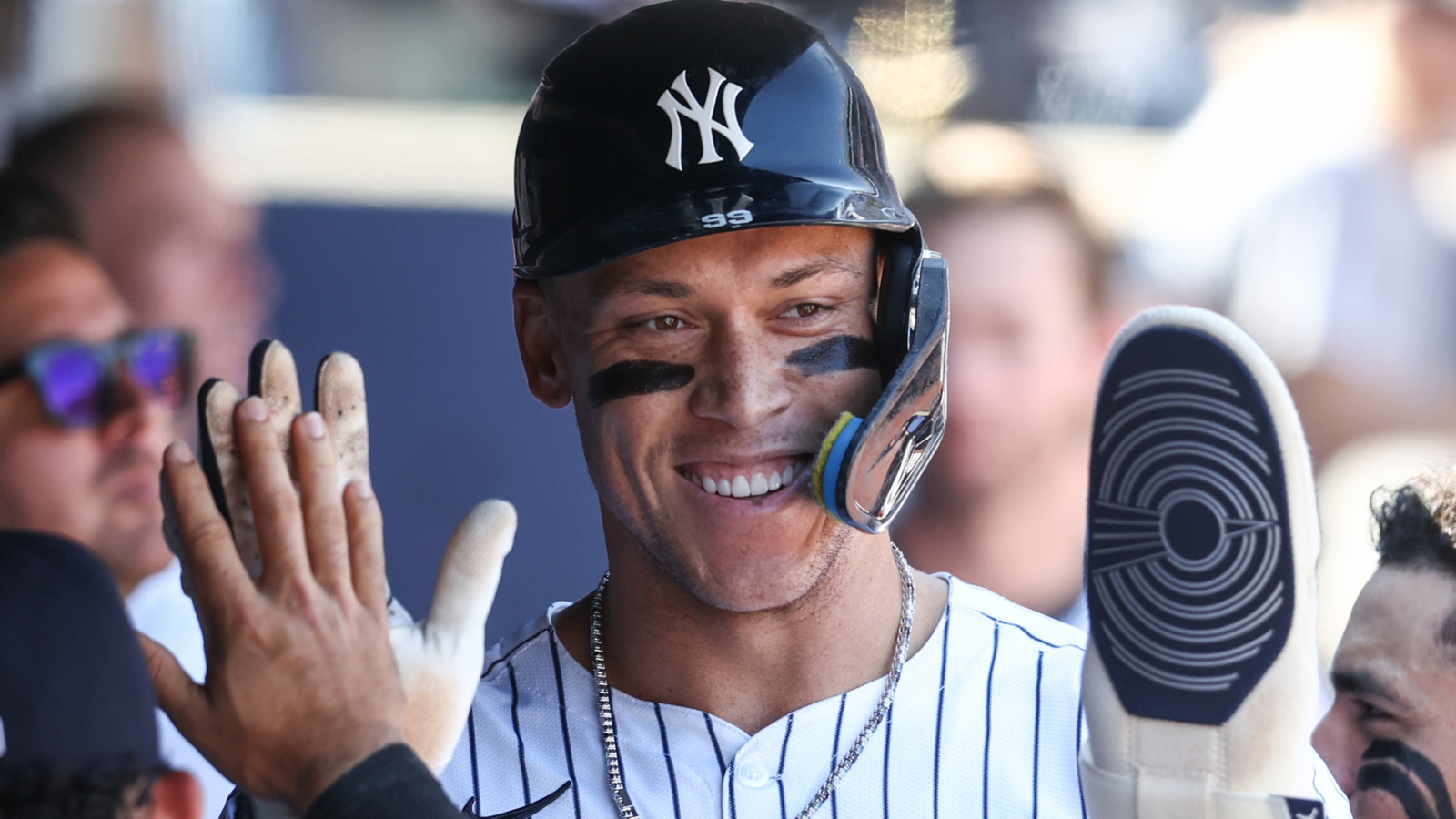 https://www.yardbarker.com/media/0/5/05eda3c67223c590c5c3018ab4d6e6d839101be7/thumb_16x9/yankees-slugger-aaron-judge-lands-1-on.jpg?v=1