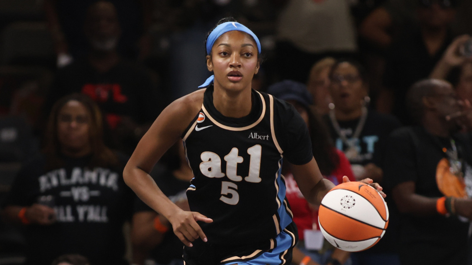 https://www.yardbarker.com/media/0/6/0607d0fee4db2b45dcfc01bf7a0cfee68e602bb7/thumb_16x9/wnba-makes-historic-angel-reese-announcement.jpg?v=1
