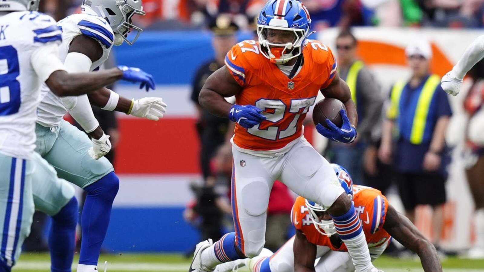 Broncos, Texans square off in battle of elite defenses