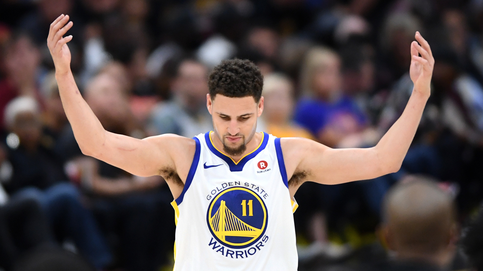 Klay Thompson is sporting a new beard and hairdo  Yardbarker