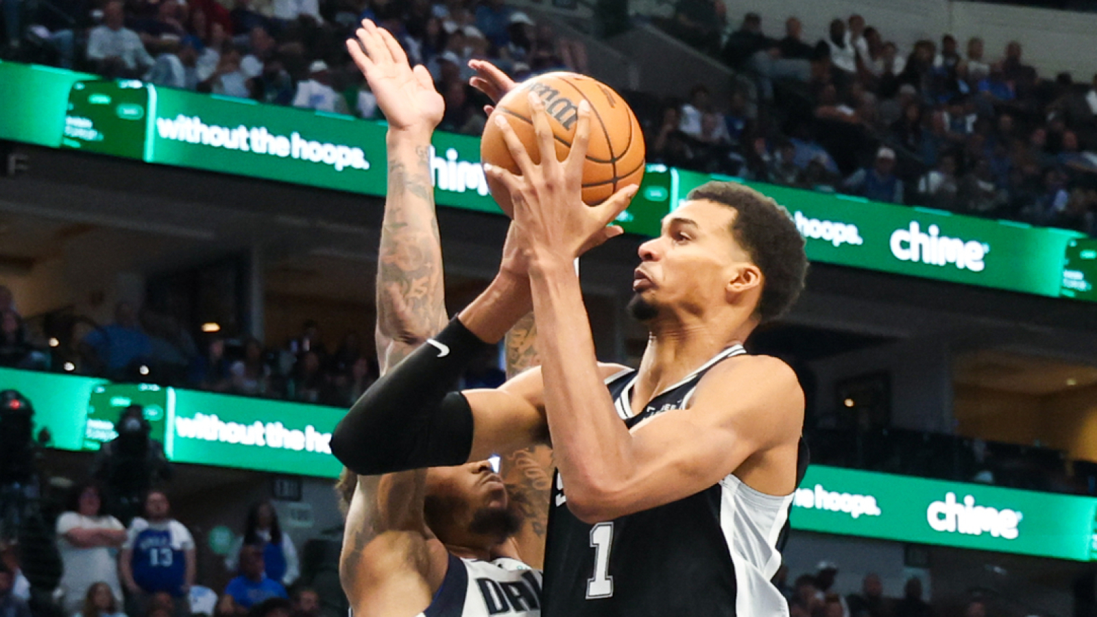 https://www.yardbarker.com/media/0/6/064df6fdbfd882afe1e4db8bdd4786d44f8d3886/thumb_16x9/nba-40-point-15-rebound-game-leaders-quiz.jpg?v=1