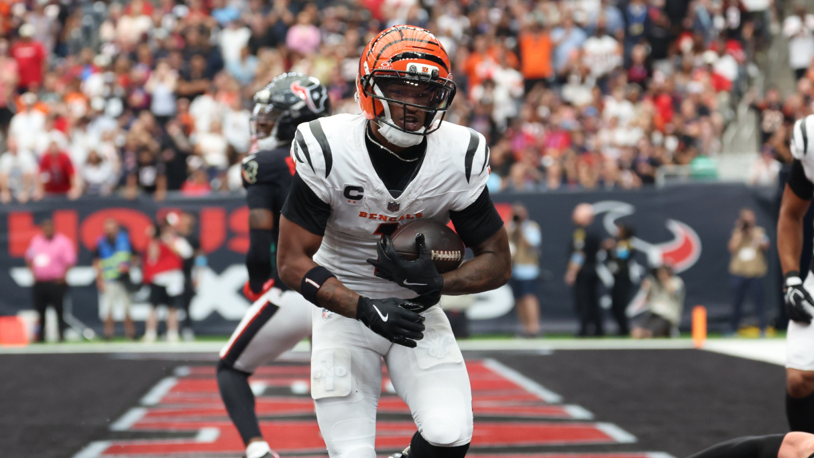Bengals’ Ja’Marr Chase Sends Strong Game-Day Message To Steelers’ Joey Porter Jr
