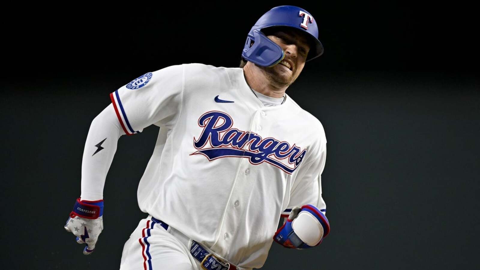 Rangers host Mets with AL West lead at stake