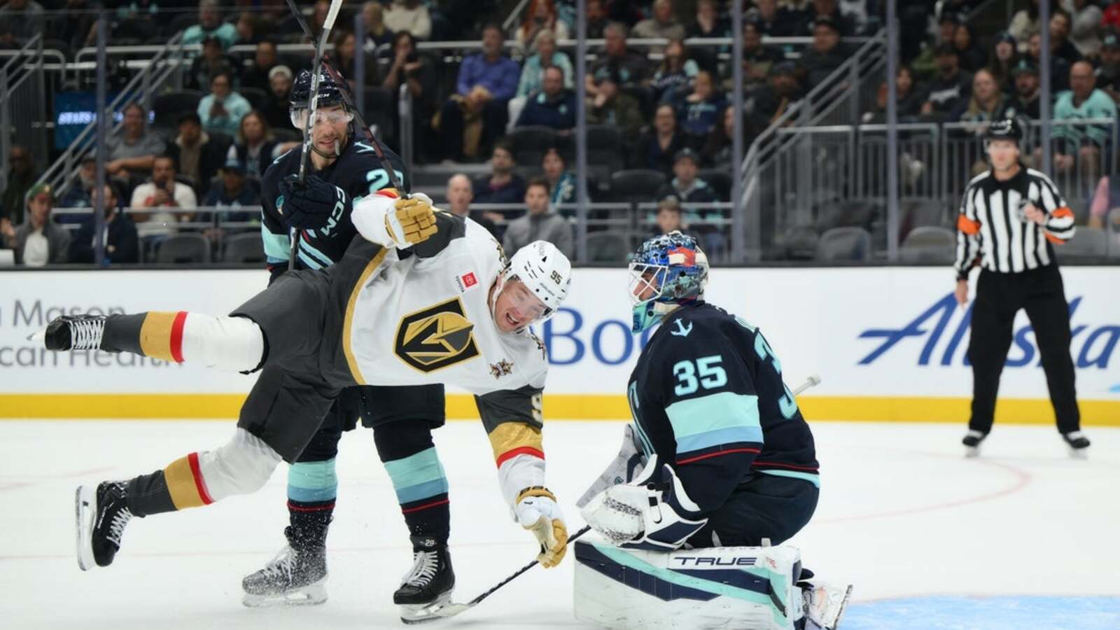 Golden Knights score 3 special teams goals, rout Kraken