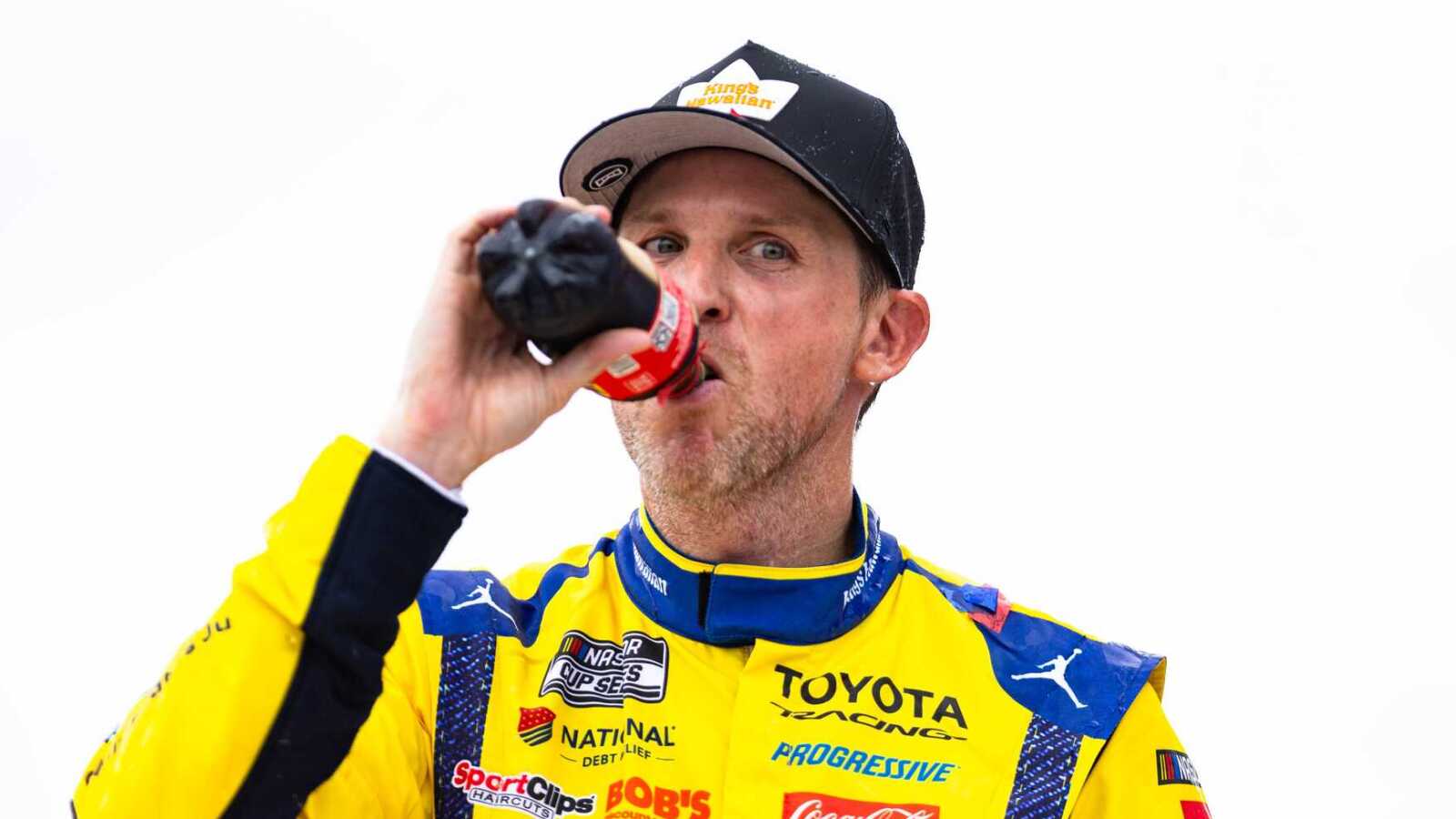https://www.yardbarker.com/media/0/7/07542b95ae3377d4cf3851a4bfbb5a34478c5435/thumb_16x9/denny-hamlin-hendrick-motorsports-needs-snickers.jpg?v=1