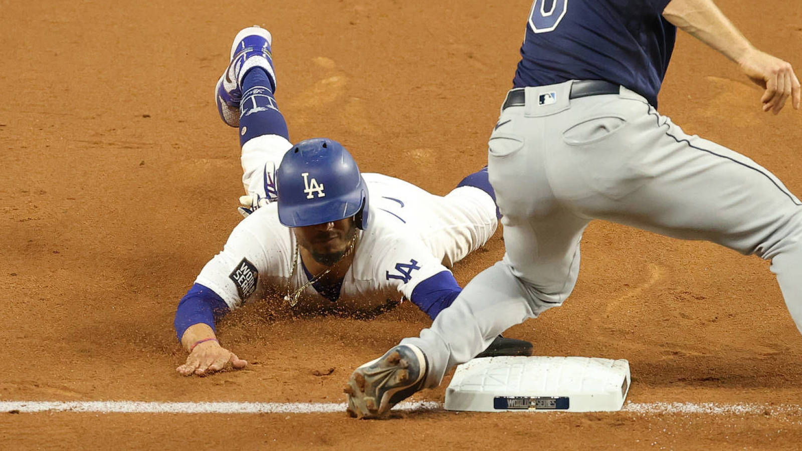 Dodgers tie record for most stolen bases in a World Series inning