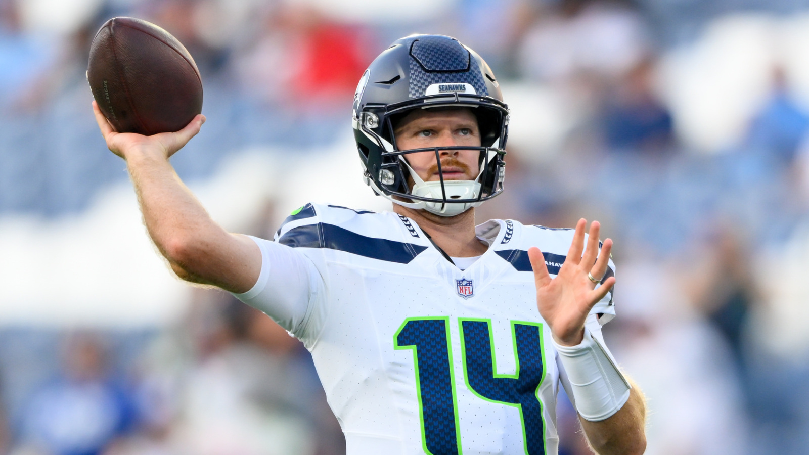https://www.yardbarker.com/media/0/7/076de8070440fe06f0e73e553b1556884a414937/thumb_16x9/sam-darnold-suffers-injury-limps-off-field-first.jpg?v=1