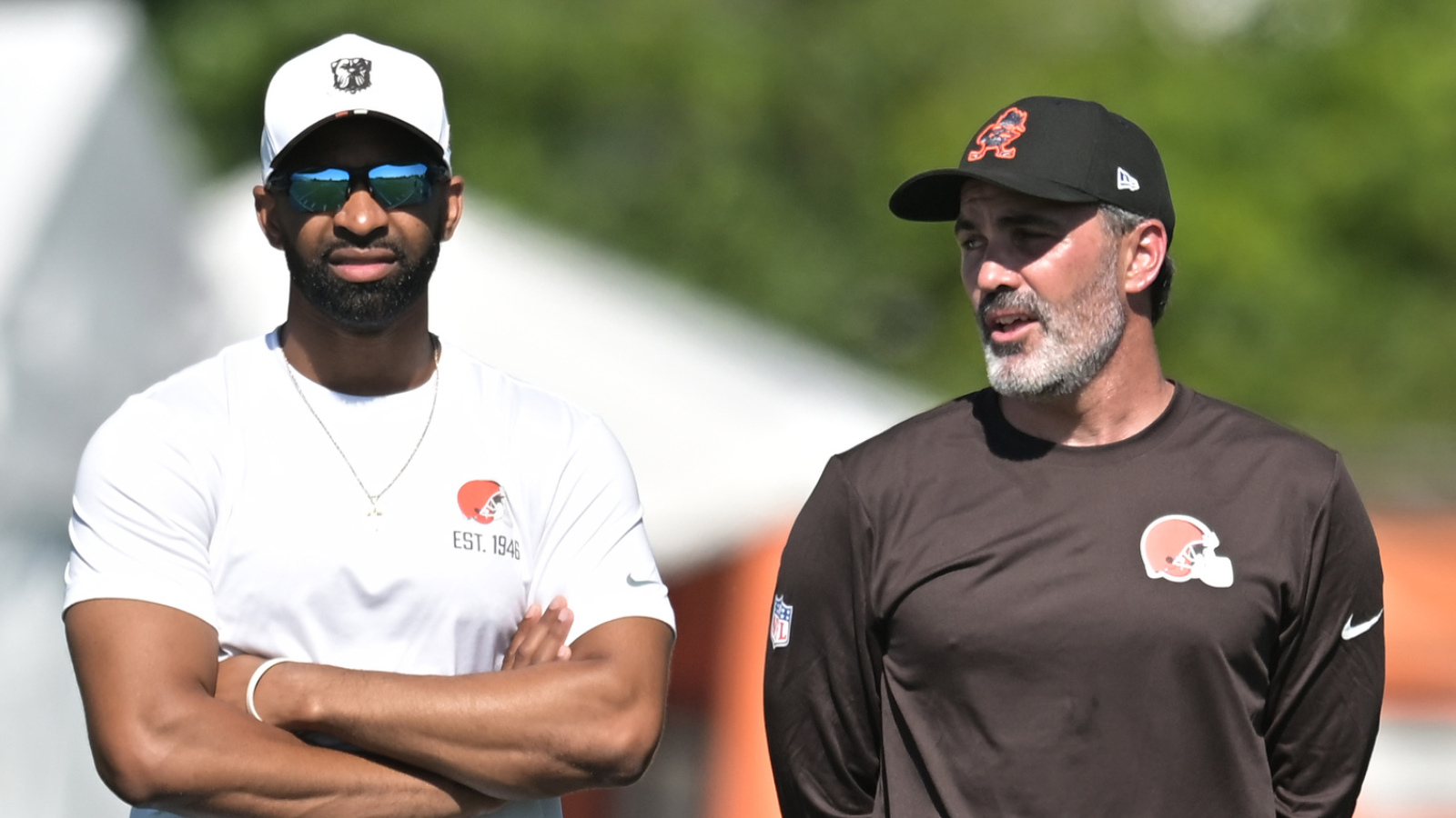 https://www.yardbarker.com/media/0/7/0794cd504cbcc275dfef28ebad997367d4aecb12/thumb_16x9/insider-shares-browns-hc-gm-on-hot-seat.jpg?v=1