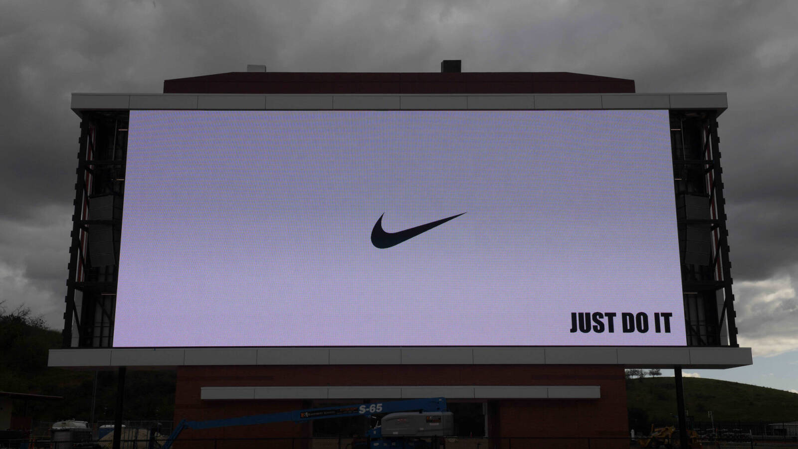Nike to lay off more than 1,600 employees Yardbarker