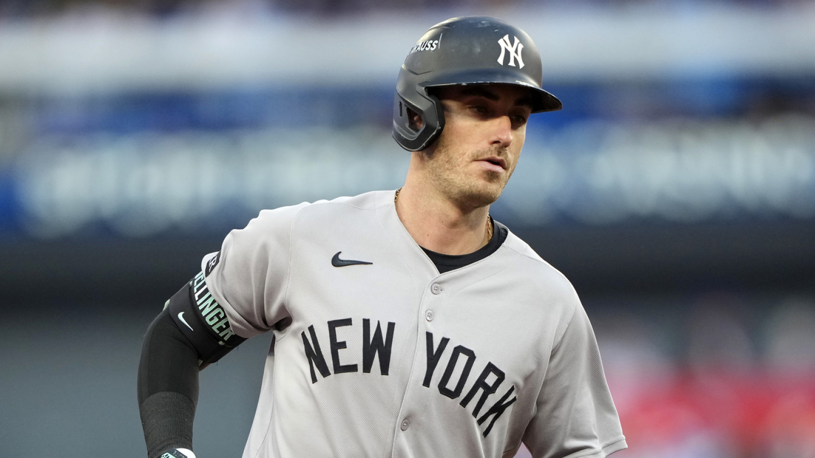 https://www.yardbarker.com/media/0/8/084d2ac5140fcdf595ffb0165b7cb22772d201f6/thumb_16x9/yankees-facing-crucial-offseason-as-title-drought.jpg?v=1