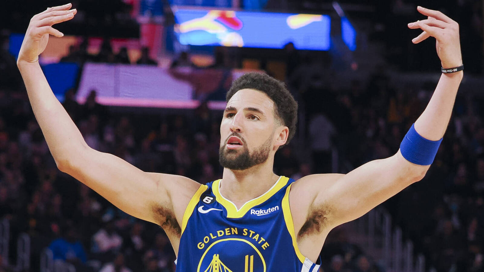 Klay Thompson gets hot from three, sets new NBA record | Yardbarker