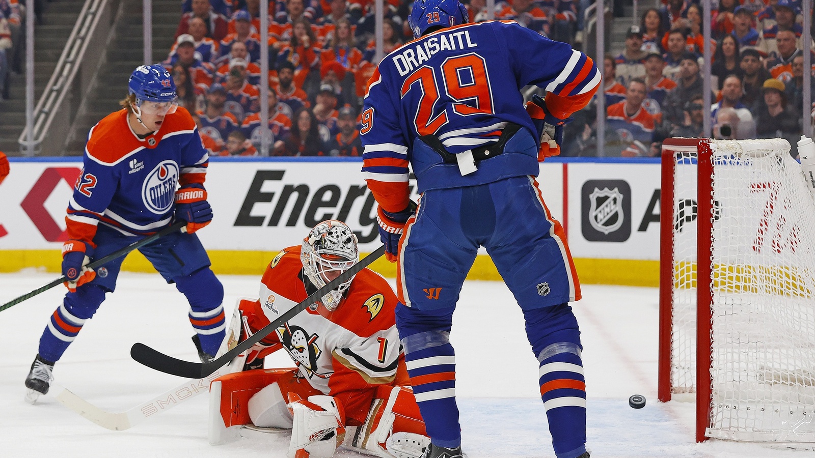 Oilers keep series alive with commanding home win over Ducks