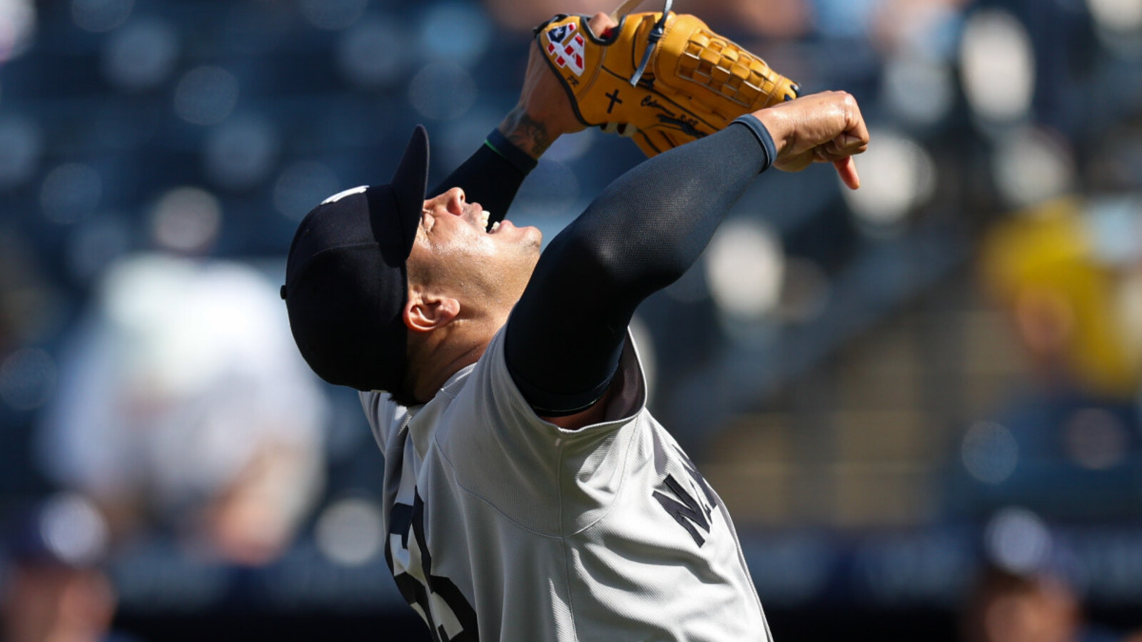 Yankees Reliever Turns Routine Play into an Awkward Moment | Yardbarker