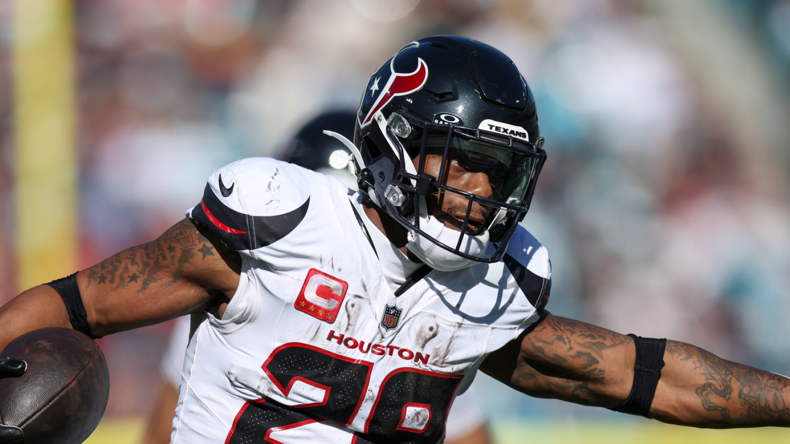 https://www.yardbarker.com/media/0/a/0a4b4557d1e6b686b0be3399d51618cecc19022b/thumb_16x9/texans-gm-sparks-concern-over-joe-mixons-return.jpg?v=1