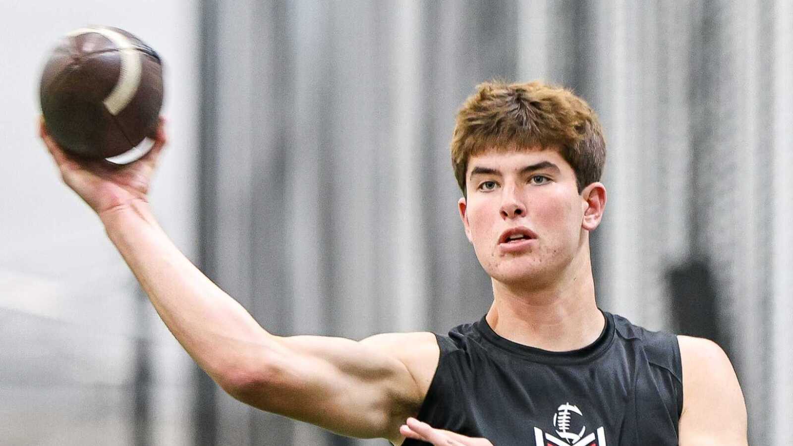 https://www.yardbarker.com/media/0/a/0a557751e7a5d550c9b274f218af26f444bc9e69/thumb_16x9/michigan-lands-2027-four-star-qb-over-penn-state.jpg?v=1