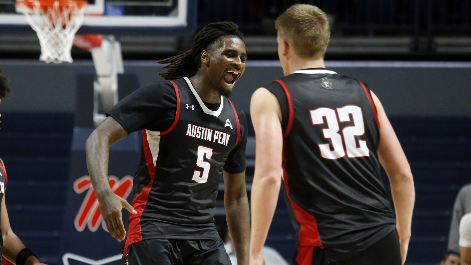 Austin Peay stuns North Florida in one of the wildest endings in college basketball history