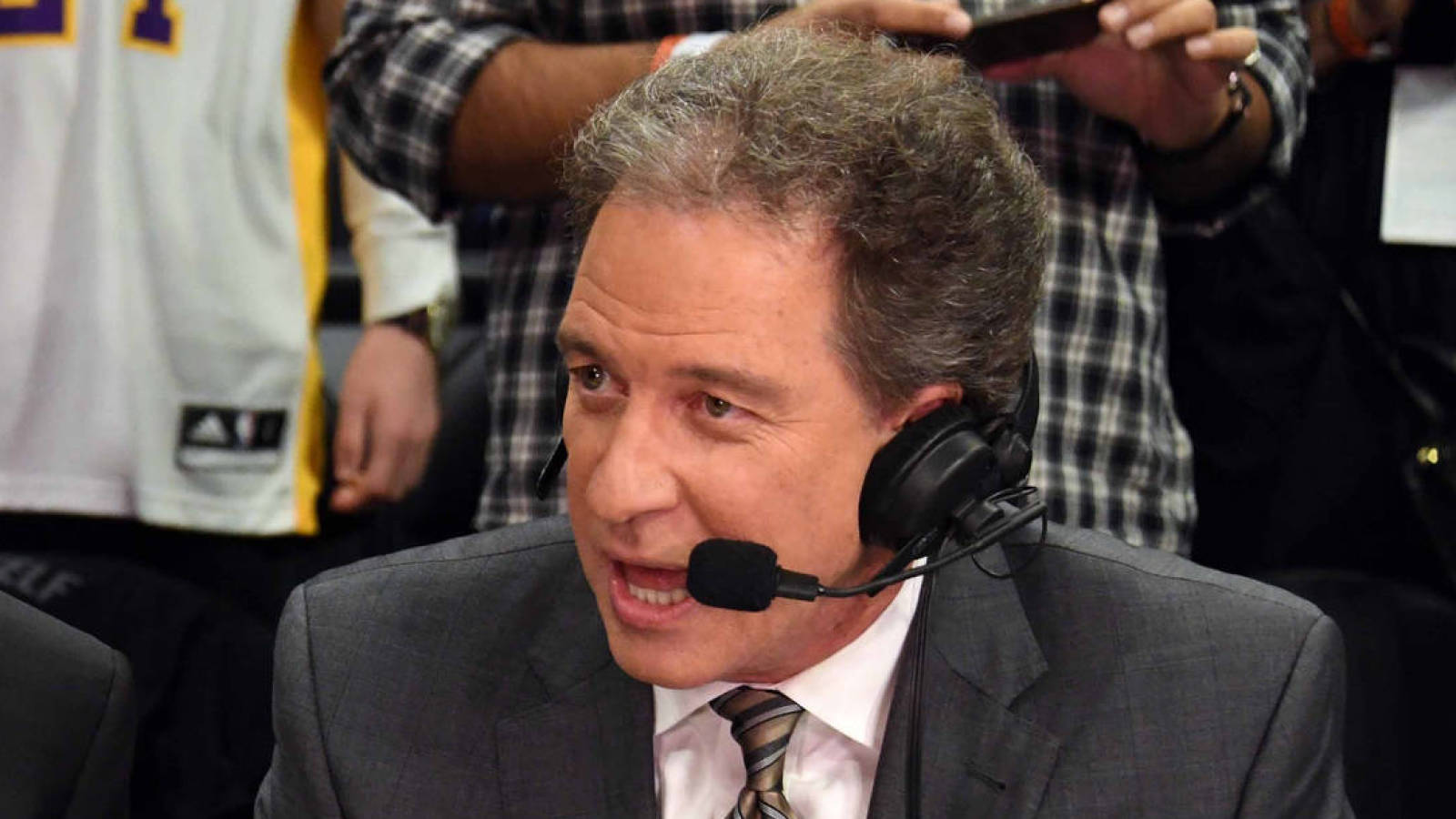 Watch: CBS announcer Kevin Harlan gives perfect call of Chiefs ...