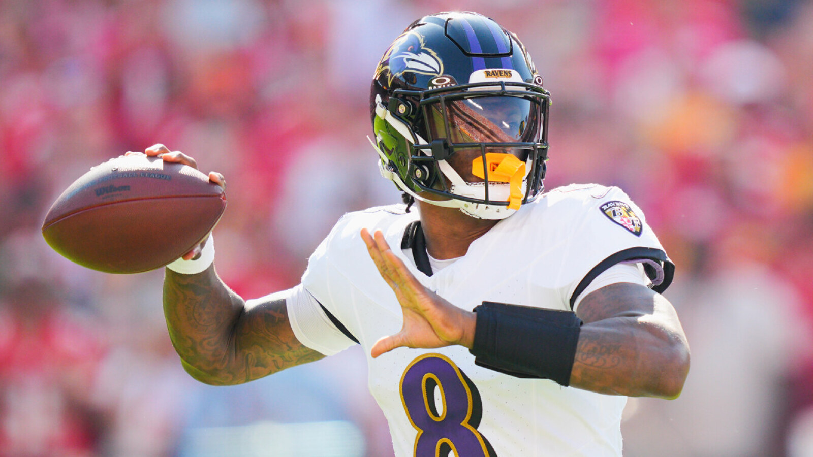 https://www.yardbarker.com/media/0/b/0b177815552332c4830c14b75d303006d6b9d4ce/thumb_16x9/ravens-hc-dismisses-theory-lamar-jacksons-injury.jpg?v=1