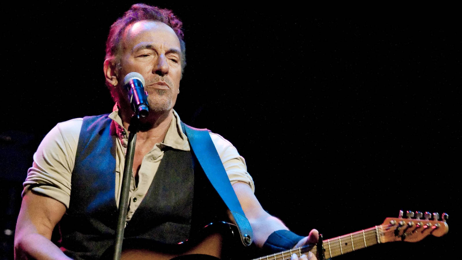 Bruce Springsteen's manager settles ‘Born to Run’ lyric debate Yardbarker