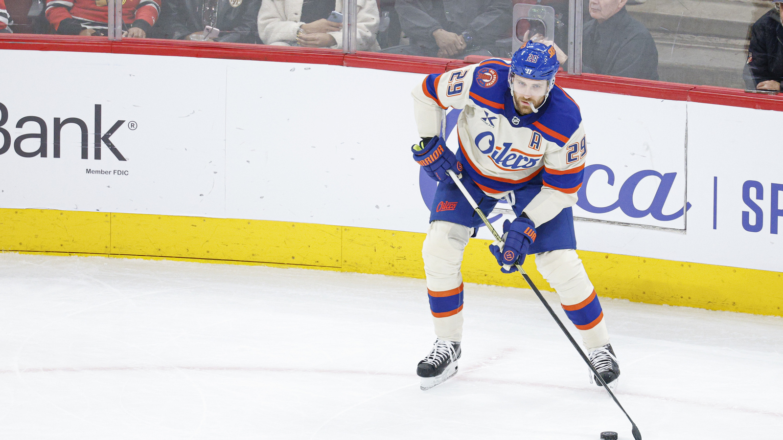 https://www.yardbarker.com/media/0/b/0b64650552eb2ebd57d9269d8d6d2512362a4eb2/thumb_16x9/jan-12-2026-chicago-illinois-usa-edmonton-oilers.jpg