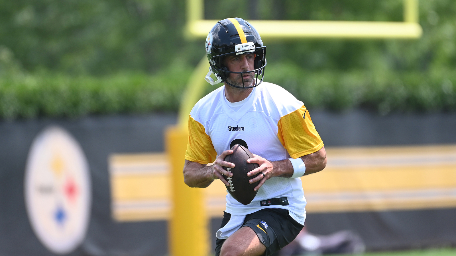 https://www.yardbarker.com/media/0/b/0b71b0210ec6c4a782396b314aaa99d719318ada/thumb_16x9/jun-10-2025-pittsburgh-pa-usa-pittsburgh-steelers.jpg